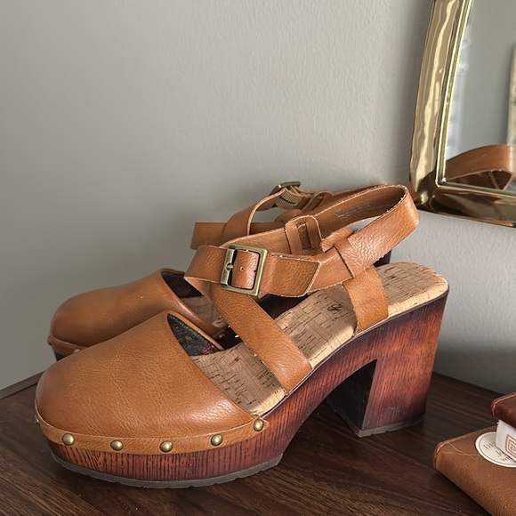 Korks Women’s Wendy Platform Clogs - Picture 4 of 7